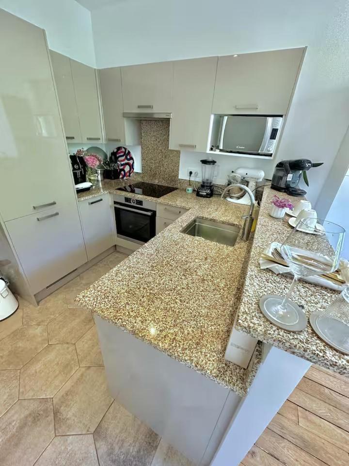 Luxury With A View Of The Eiffel Tower *